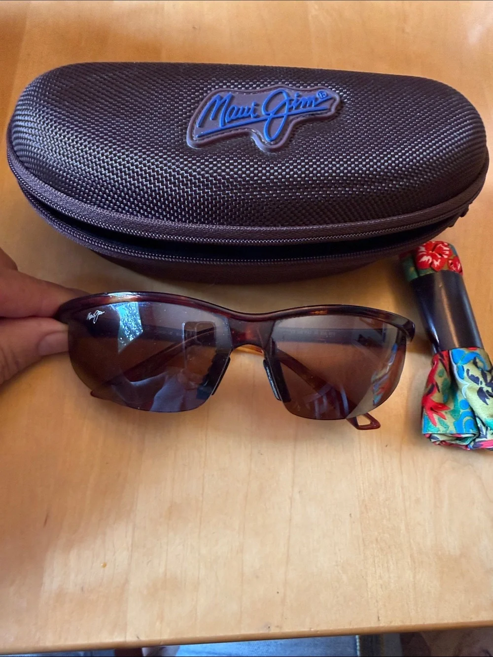 Maui Jim Brown Tortoise Malaga Sunglasses with Brown Case and Floral cloth